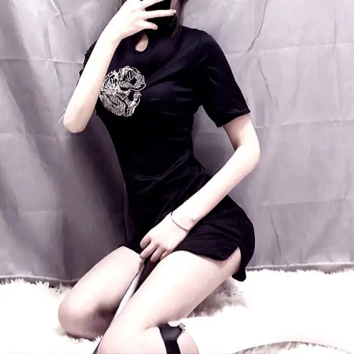 暴力小姐海报