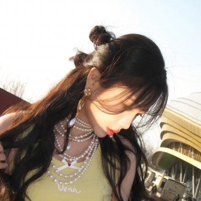 娜希德海报